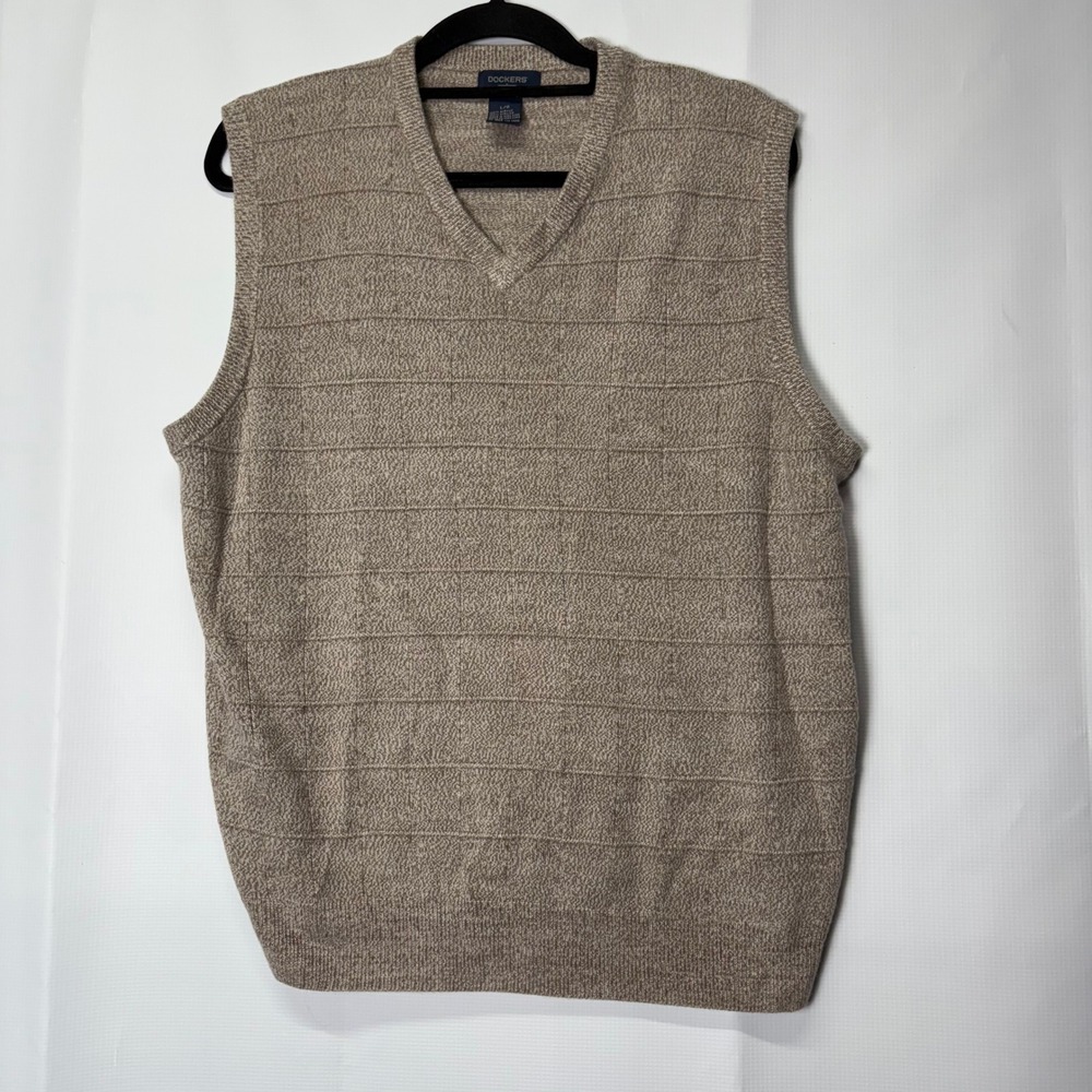 Dockers Men's Sweater Vest V-Neck Sleeveless Knit‎ Top Layering Tan Beige L Soft